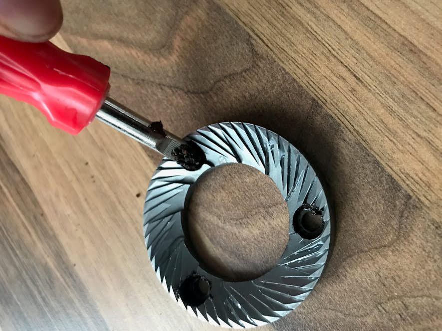 Untere Mahlscheibe nach der Reinigung