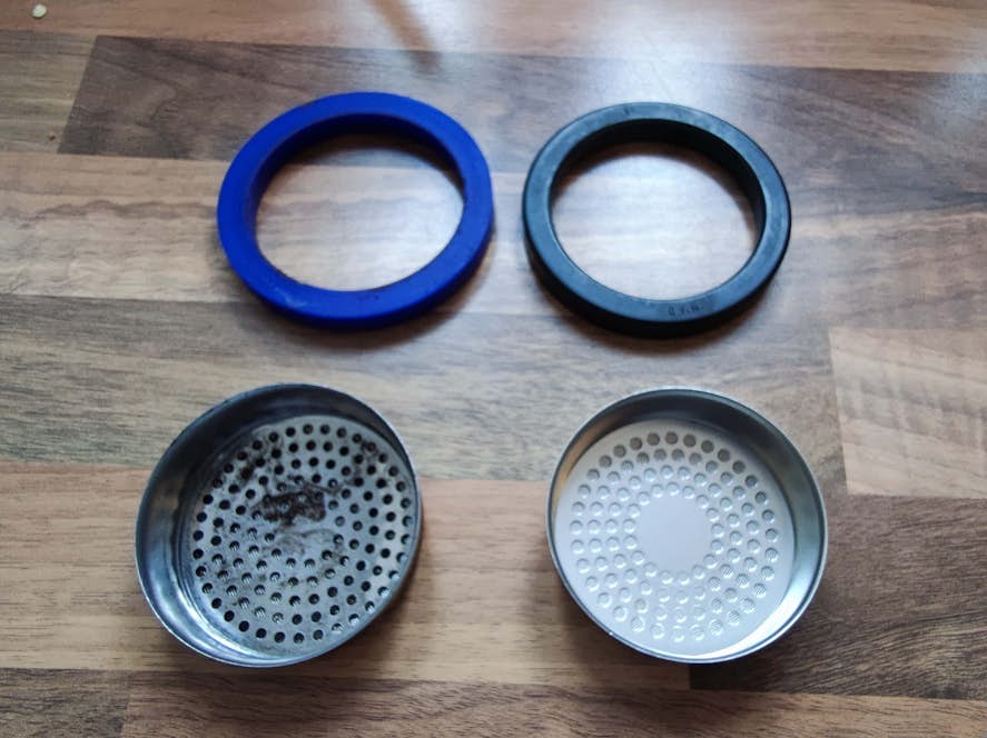 Dreckiges vs. neues Duschsieb