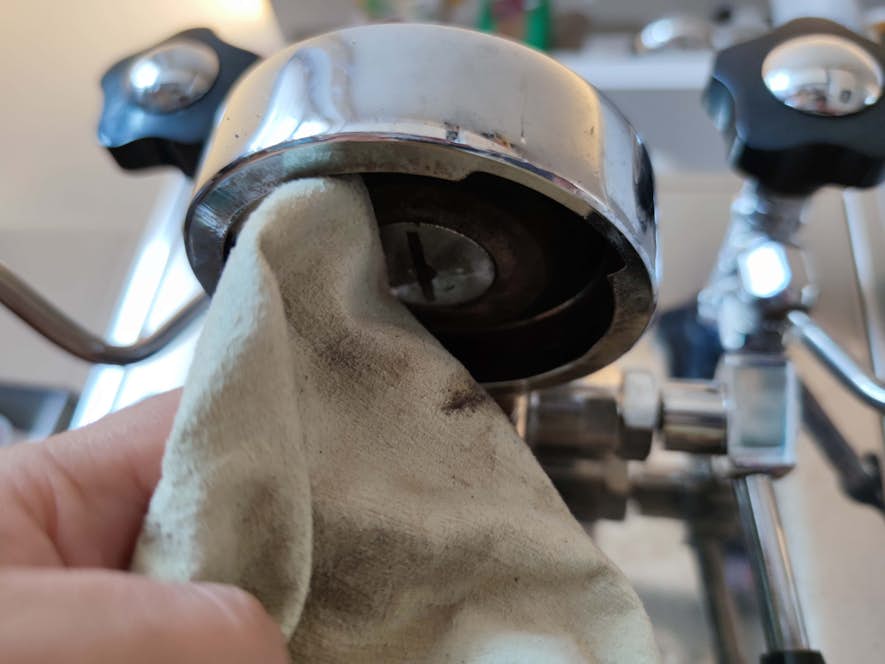 Brühgruppe nochmal feucht auswischen