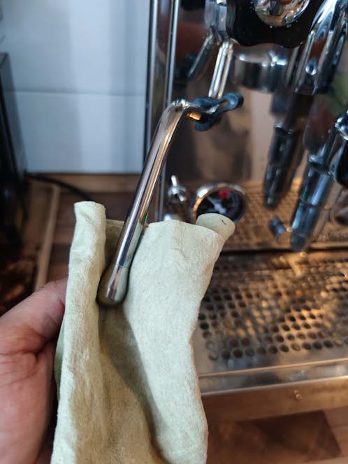 Dampflanze regelmäßig abwischen