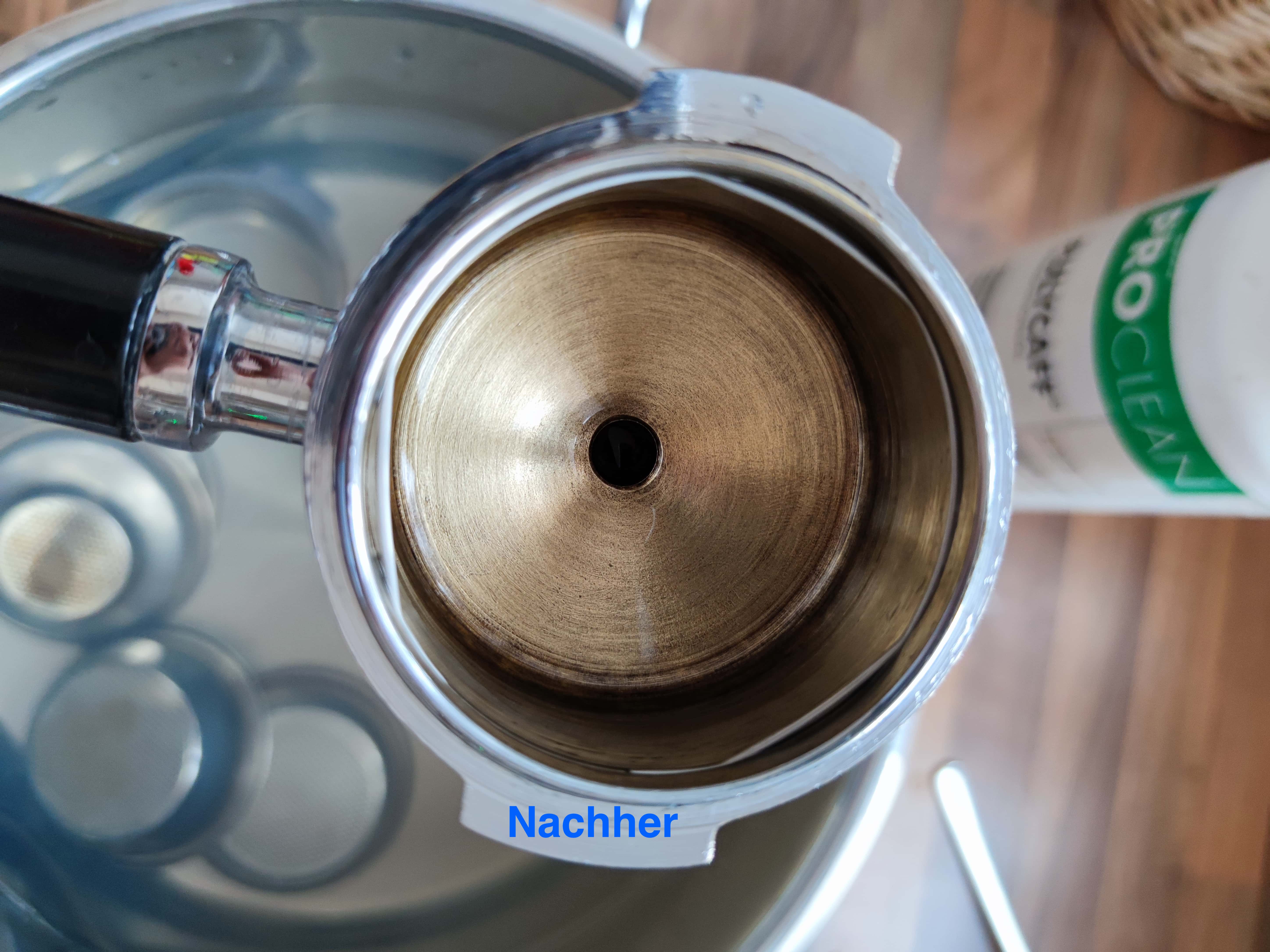 Siebträger nach Reinigung mit Topfreiniger