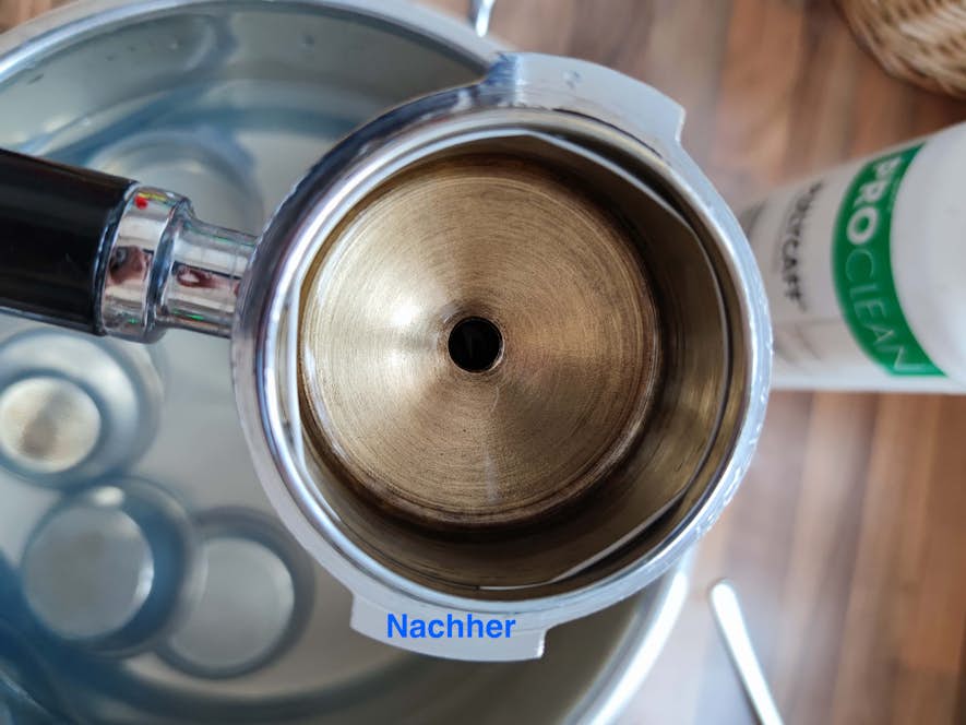 Siebträger nach Reinigung mit Topfreiniger