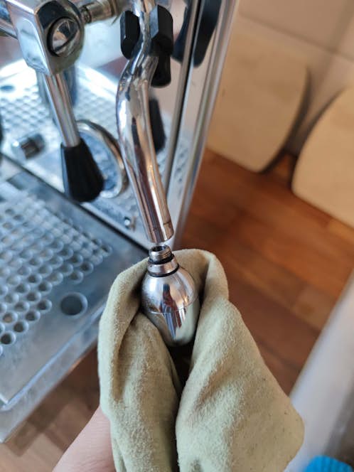 Rausgeschraubte Wasserbrause